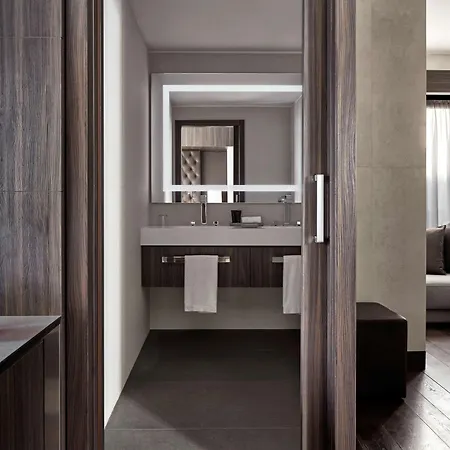 Hyatt Centric Milan Centrale Exterior photo